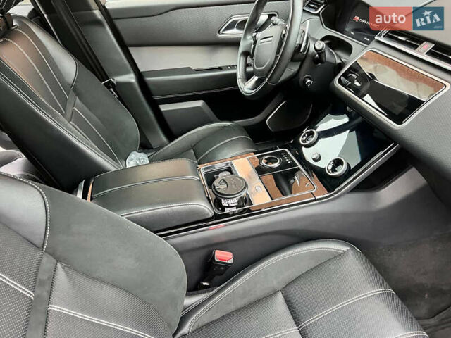 Білий Ленд Ровер Рендж Ровер Велар, об'ємом двигуна 2 л та пробігом 129 тис. км за 35900 $, фото 16 на Automoto.ua