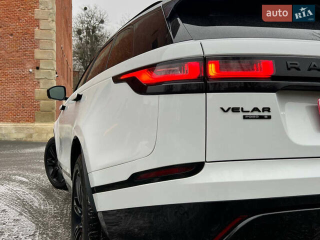 Білий Ленд Ровер Рендж Ровер Велар, об'ємом двигуна 2 л та пробігом 129 тис. км за 35900 $, фото 36 на Automoto.ua