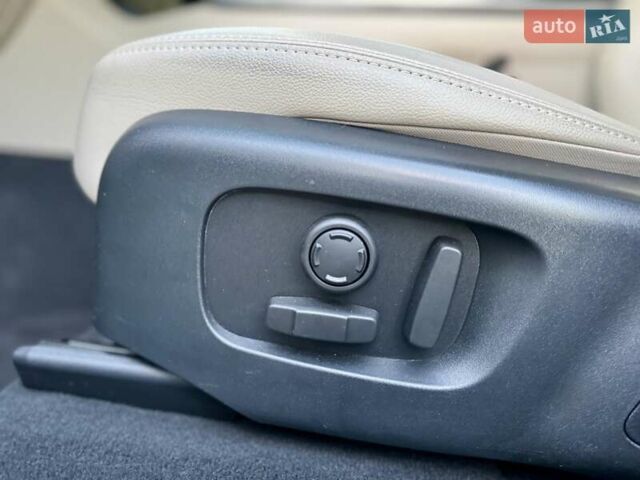 Білий Ленд Ровер Рендж Ровер Велар, об'ємом двигуна 2 л та пробігом 108 тис. км за 43999 $, фото 21 на Automoto.ua