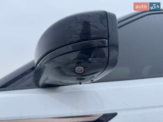 Білий Ленд Ровер Рендж Ровер Велар, об'ємом двигуна 2 л та пробігом 94 тис. км за 46000 $, фото 19 на Automoto.ua