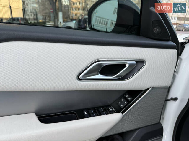 Белый Ленд Ровер Рендж Ровер Велар, объемом двигателя 2 л и пробегом 63 тыс. км за 44999 $, фото 33 на Automoto.ua