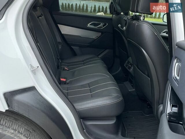 Білий Ленд Ровер Рендж Ровер Велар, об'ємом двигуна 2 л та пробігом 24 тис. км за 42500 $, фото 31 на Automoto.ua