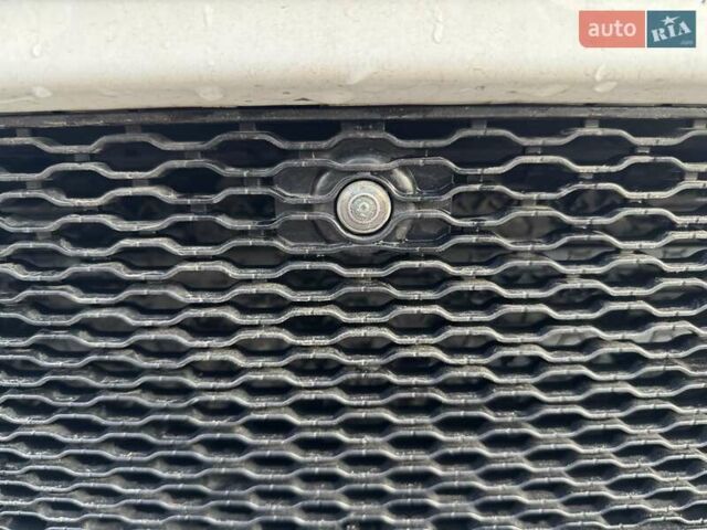 Белый Ленд Ровер Рендж Ровер Велар, объемом двигателя 2 л и пробегом 92 тыс. км за 48000 $, фото 32 на Automoto.ua