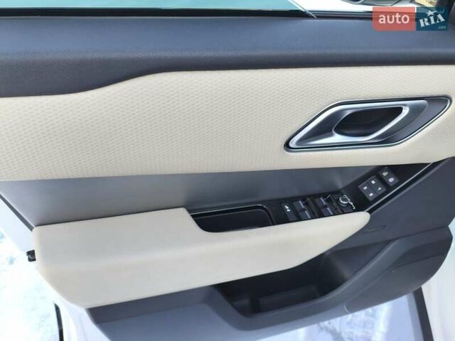 Белый Ленд Ровер Рендж Ровер Велар, объемом двигателя 2 л и пробегом 37 тыс. км за 51783 $, фото 37 на Automoto.ua