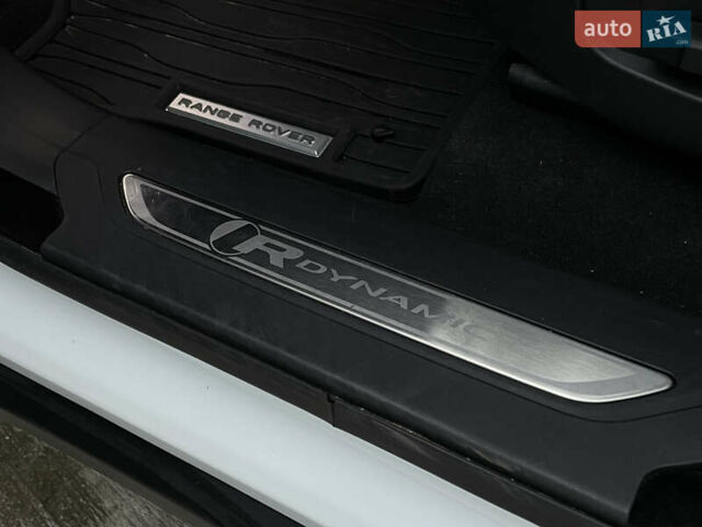 Білий Ленд Ровер Рендж Ровер Велар, об'ємом двигуна 2 л та пробігом 25 тис. км за 45000 $, фото 42 на Automoto.ua