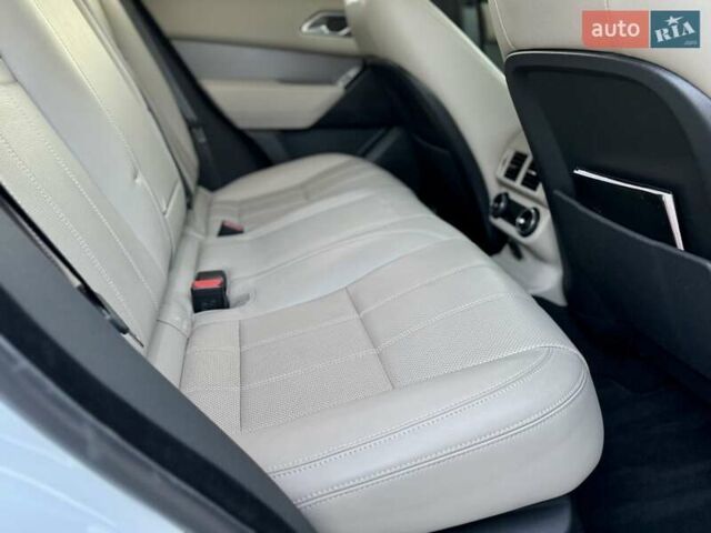 Білий Ленд Ровер Рендж Ровер Велар, об'ємом двигуна 2 л та пробігом 108 тис. км за 43999 $, фото 27 на Automoto.ua