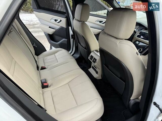 Белый Ленд Ровер Рендж Ровер Велар, объемом двигателя 2 л и пробегом 68 тыс. км за 57500 $, фото 46 на Automoto.ua