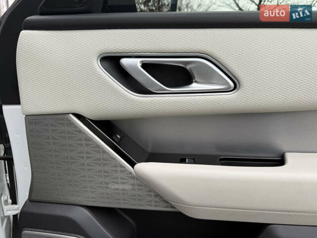 Белый Ленд Ровер Рендж Ровер Велар, объемом двигателя 2 л и пробегом 63 тыс. км за 45500 $, фото 23 на Automoto.ua