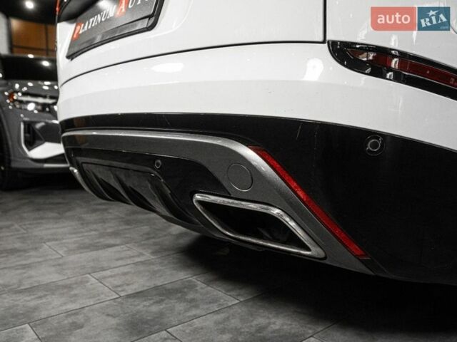 Білий Ленд Ровер Рендж Ровер Велар, об'ємом двигуна 3 л та пробігом 102 тис. км за 48900 $, фото 41 на Automoto.ua