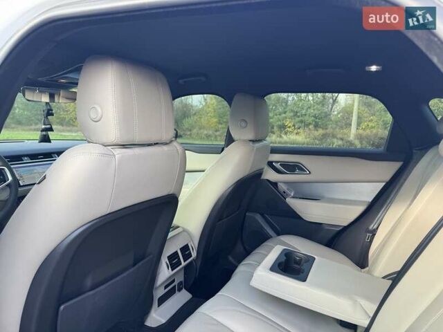 Белый Ленд Ровер Рендж Ровер Велар, объемом двигателя 2 л и пробегом 92 тыс. км за 48000 $, фото 23 на Automoto.ua