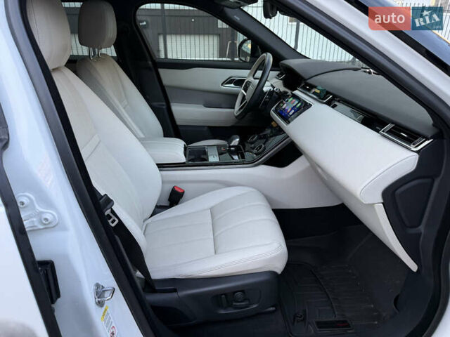 Білий Ленд Ровер Рендж Ровер Велар, об'ємом двигуна 2 л та пробігом 63 тис. км за 44500 $, фото 48 на Automoto.ua