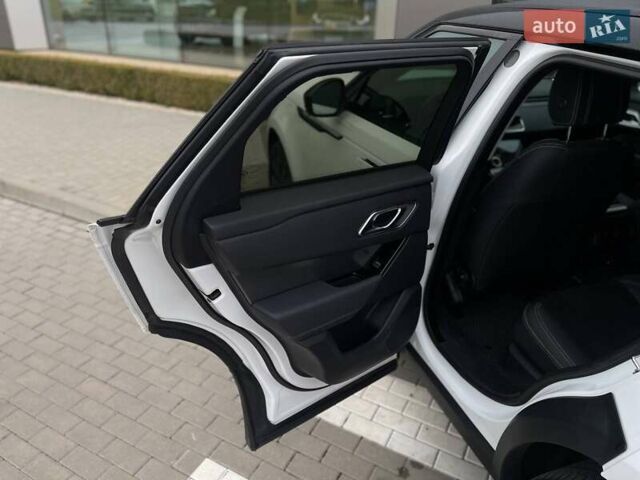 Білий Ленд Ровер Рендж Ровер Велар, об'ємом двигуна 2 л та пробігом 168 тис. км за 42000 $, фото 20 на Automoto.ua