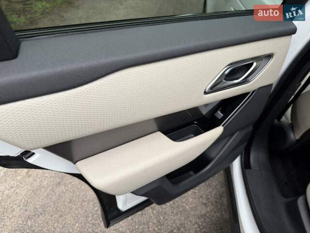 Білий Ленд Ровер Рендж Ровер Велар, об'ємом двигуна 2 л та пробігом 108 тис. км за 44999 $, фото 41 на Automoto.ua