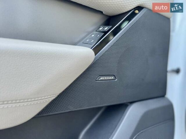 Білий Ленд Ровер Рендж Ровер Велар, об'ємом двигуна 2 л та пробігом 108 тис. км за 43999 $, фото 20 на Automoto.ua