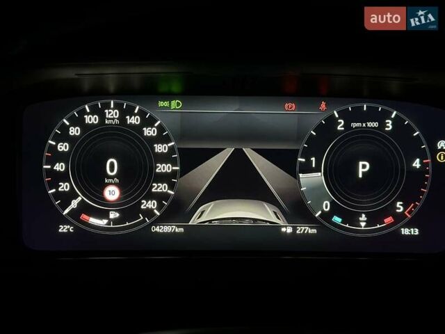 Белый Ленд Ровер Рендж Ровер Велар, объемом двигателя 2 л и пробегом 68 тыс. км за 57500 $, фото 73 на Automoto.ua