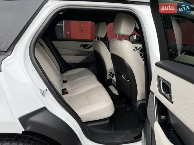 Белый Ленд Ровер Рендж Ровер Велар, объемом двигателя 2 л и пробегом 60 тыс. км за 44999 $, фото 14 на Automoto.ua