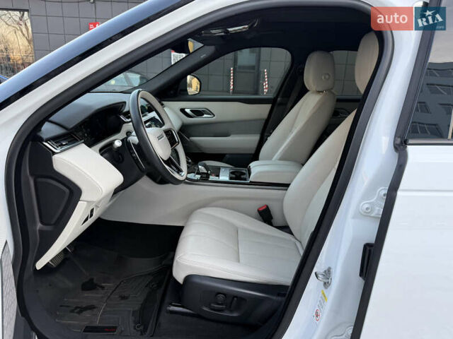 Белый Ленд Ровер Рендж Ровер Велар, объемом двигателя 2 л и пробегом 63 тыс. км за 44999 $, фото 28 на Automoto.ua