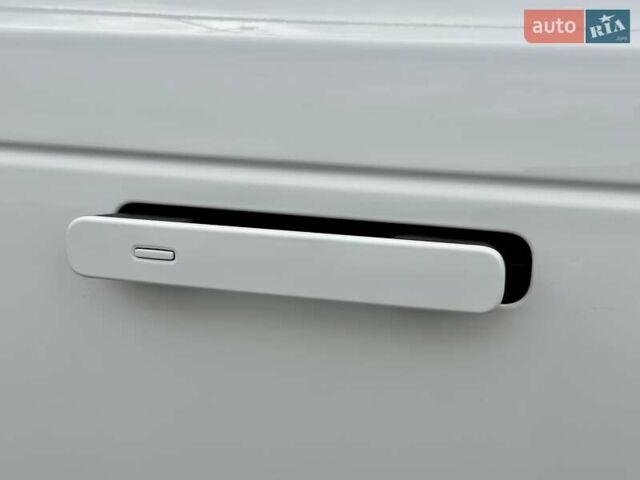 Белый Ленд Ровер Рендж Ровер Велар, объемом двигателя 2 л и пробегом 68 тыс. км за 57500 $, фото 26 на Automoto.ua