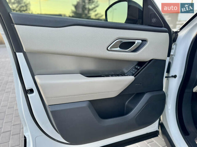 Білий Ленд Ровер Рендж Ровер Велар, об'ємом двигуна 2 л та пробігом 108 тис. км за 43500 $, фото 18 на Automoto.ua