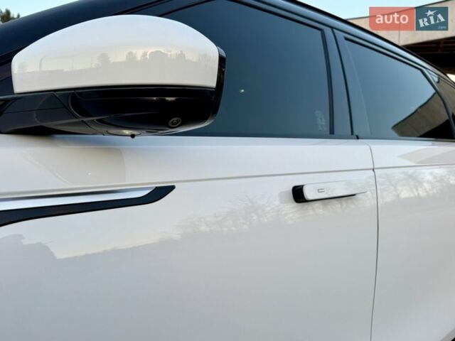 Белый Ленд Ровер Рендж Ровер Велар, объемом двигателя 2 л и пробегом 113 тыс. км за 41999 $, фото 15 на Automoto.ua