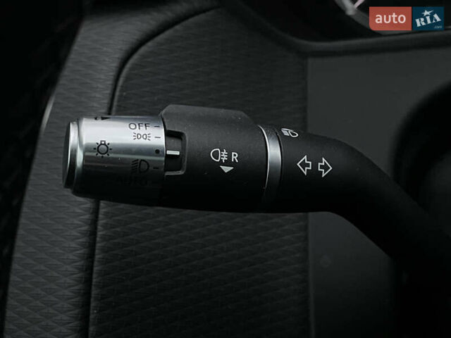 Білий Ленд Ровер Рендж Ровер Велар, об'ємом двигуна 2 л та пробігом 25 тис. км за 45000 $, фото 59 на Automoto.ua