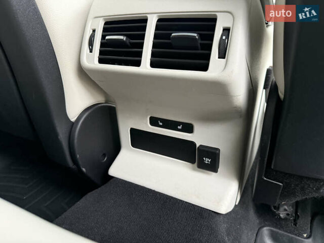 Белый Ленд Ровер Рендж Ровер Велар, объемом двигателя 2 л и пробегом 60 тыс. км за 44999 $, фото 15 на Automoto.ua