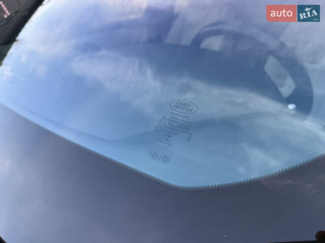 Белый Ленд Ровер Рендж Ровер Велар, объемом двигателя 2 л и пробегом 63 тыс. км за 44999 $, фото 25 на Automoto.ua