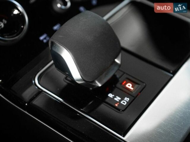 Білий Ленд Ровер Рендж Ровер Велар, об'ємом двигуна 3 л та пробігом 102 тис. км за 48900 $, фото 61 на Automoto.ua