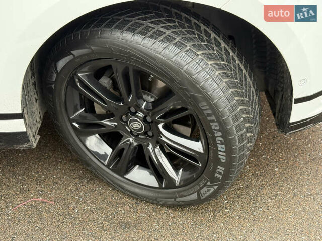 Белый Ленд Ровер Рендж Ровер Велар, объемом двигателя 2 л и пробегом 63 тыс. км за 44900 $, фото 10 на Automoto.ua