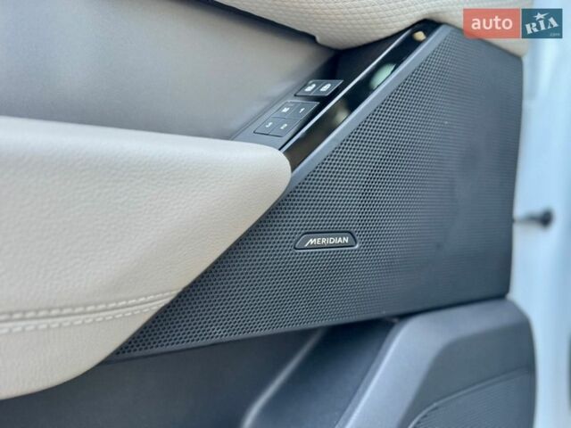 Белый Ленд Ровер Рендж Ровер Велар, объемом двигателя 2 л и пробегом 113 тыс. км за 41999 $, фото 46 на Automoto.ua