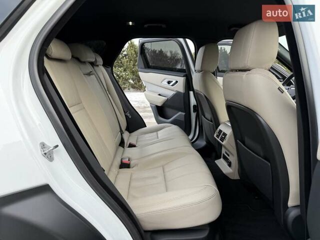 Белый Ленд Ровер Рендж Ровер Велар, объемом двигателя 2 л и пробегом 68 тыс. км за 57500 $, фото 44 на Automoto.ua