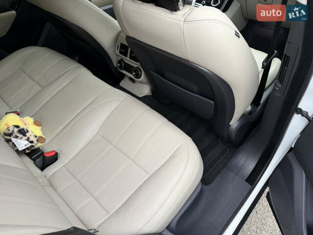 Білий Ленд Ровер Рендж Ровер Велар, об'ємом двигуна 2 л та пробігом 108 тис. км за 44999 $, фото 42 на Automoto.ua