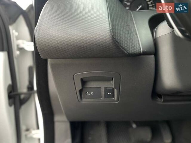 Білий Ленд Ровер Рендж Ровер Велар, об'ємом двигуна 2 л та пробігом 168 тис. км за 42000 $, фото 8 на Automoto.ua