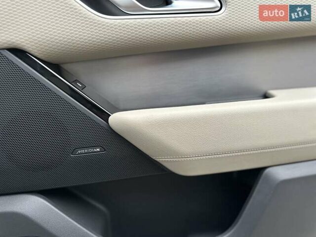 Белый Ленд Ровер Рендж Ровер Велар, объемом двигателя 2 л и пробегом 68 тыс. км за 57500 $, фото 33 на Automoto.ua