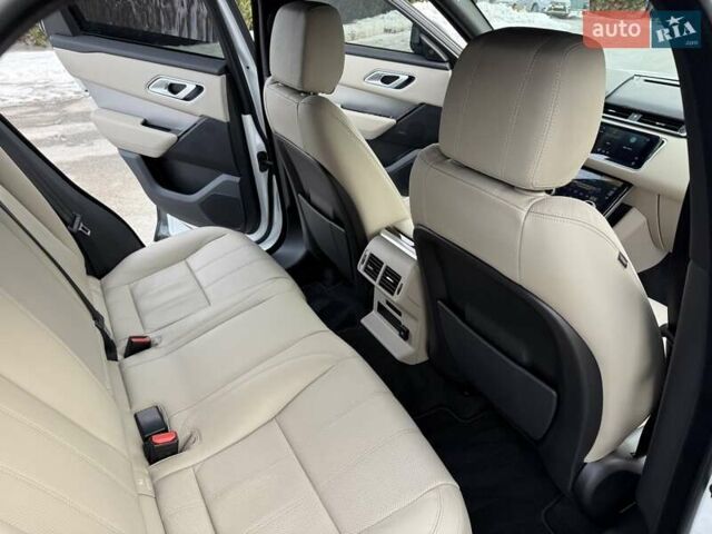 Белый Ленд Ровер Рендж Ровер Велар, объемом двигателя 2 л и пробегом 68 тыс. км за 57500 $, фото 47 на Automoto.ua