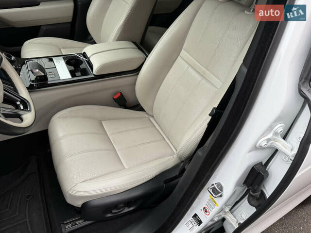 Белый Ленд Ровер Рендж Ровер Велар, объемом двигателя 2 л и пробегом 63 тыс. км за 45500 $, фото 25 на Automoto.ua