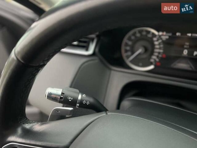 Білий Ленд Ровер Рендж Ровер Велар, об'ємом двигуна 2 л та пробігом 168 тис. км за 42000 $, фото 12 на Automoto.ua