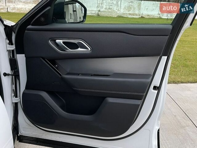 Білий Ленд Ровер Рендж Ровер Велар, об'ємом двигуна 2 л та пробігом 24 тис. км за 42500 $, фото 60 на Automoto.ua