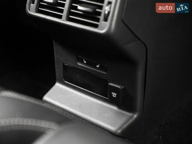 Білий Ленд Ровер Рендж Ровер Велар, об'ємом двигуна 3 л та пробігом 102 тис. км за 48900 $, фото 59 на Automoto.ua