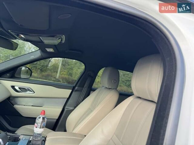 Белый Ленд Ровер Рендж Ровер Велар, объемом двигателя 2 л и пробегом 92 тыс. км за 48000 $, фото 19 на Automoto.ua