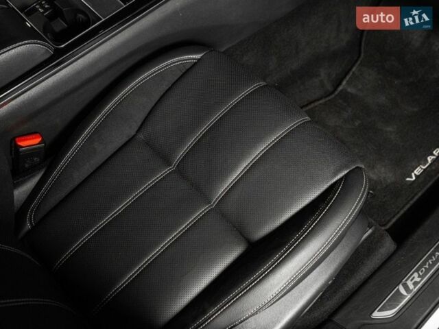 Білий Ленд Ровер Рендж Ровер Велар, об'ємом двигуна 3 л та пробігом 102 тис. км за 48900 $, фото 83 на Automoto.ua