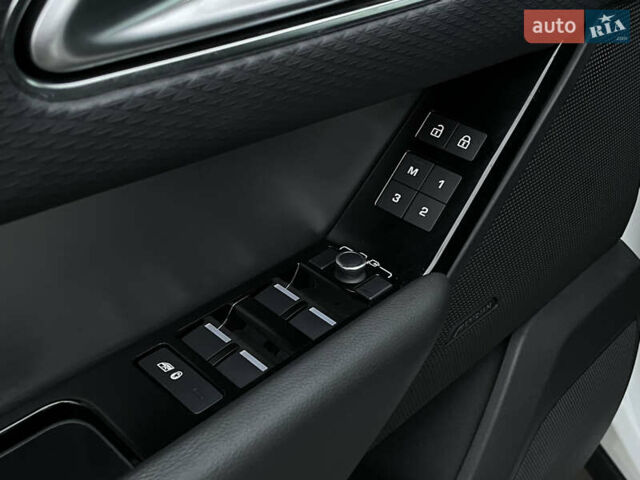 Білий Ленд Ровер Рендж Ровер Велар, об'ємом двигуна 2 л та пробігом 25 тис. км за 45000 $, фото 41 на Automoto.ua