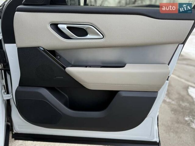 Белый Ленд Ровер Рендж Ровер Велар, объемом двигателя 2 л и пробегом 68 тыс. км за 57500 $, фото 32 на Automoto.ua