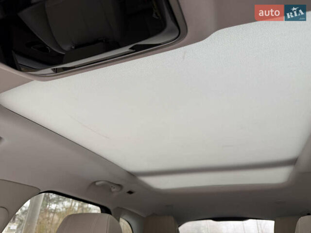 Білий Ленд Ровер Рендж Ровер Велар, об'ємом двигуна 2 л та пробігом 108 тис. км за 44999 $, фото 56 на Automoto.ua