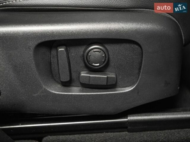 Білий Ленд Ровер Рендж Ровер Велар, об'ємом двигуна 3 л та пробігом 102 тис. км за 48900 $, фото 85 на Automoto.ua