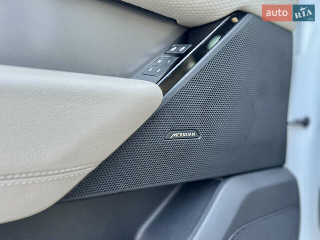 Білий Ленд Ровер Рендж Ровер Велар, об'ємом двигуна 2 л та пробігом 108 тис. км за 43500 $, фото 20 на Automoto.ua