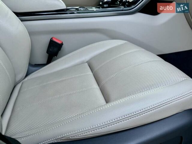 Білий Ленд Ровер Рендж Ровер Велар, об'ємом двигуна 2 л та пробігом 108 тис. км за 43999 $, фото 30 на Automoto.ua