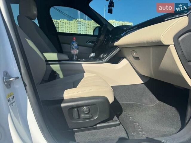 Ленд Ровер Рендж Ровер Велар 2021 в Киеве на Automoto.ua Белый Ленд Ровер Рендж Ровер Велар, объемом двигателя 2 л и пробегом 92 тыс. км за 45300 $, фото 12 на Automoto.ua