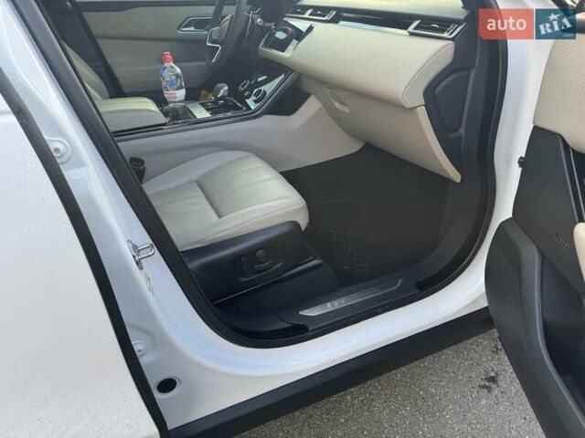 Белый Ленд Ровер Рендж Ровер Велар, объемом двигателя 2 л и пробегом 92 тыс. км за 48000 $, фото 14 на Automoto.ua