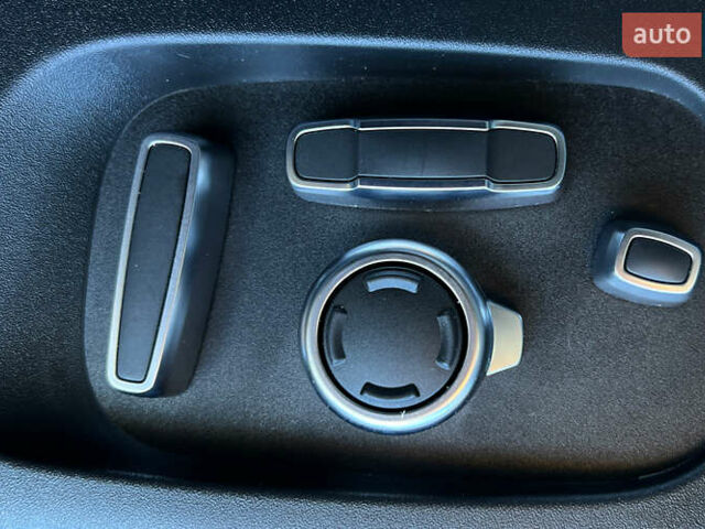 Белый Ленд Ровер Рендж Ровер Велар, объемом двигателя 3 л и пробегом 64 тыс. км за 62999 $, фото 19 на Automoto.ua